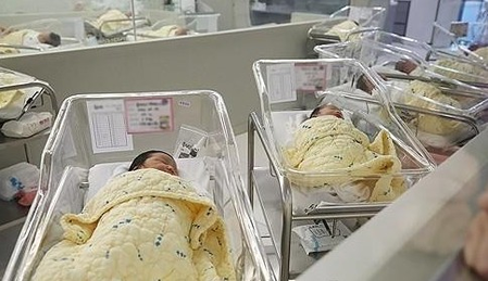 दक्षिण कोरिया: लगभग आधे कर्मचारियों को नहीं मिल पा रही पैरेंटल लीव, सर्वे में खुलासा दक्षिण कोरिया: लगभग आधे कर्मचारियों को नहीं मिल पा रही पैरेंटल लीव, सर्वे में खुलासा