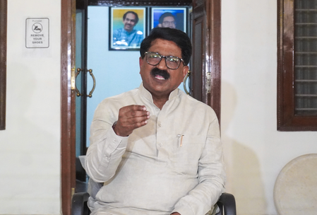कर्नाटक के मतदाताओं के लिए मराठी भाषा में एसआईआर फॉर्म की मांग, अरविंद सावंत ने चुनाव आयोग को लिखा पत्र कर्नाटक के मतदाताओं के लिए मराठी भाषा में एसआईआर फॉर्म की मांग, अरविंद सावंत ने चुनाव आयोग को लिखा पत्र