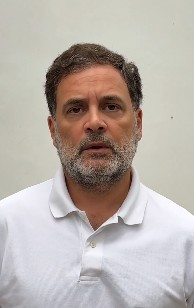बच्चों ने शिक्षा के जायज सवाल उठाए, तो जवाब में मिली लाठी और हिरासत राहुल गांधी बच्चों ने शिक्षा के जायज सवाल उठाए, तो जवाब में मिली लाठी और हिरासत राहुल गांधी