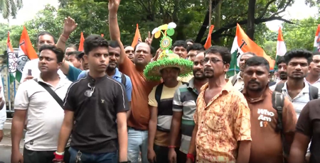 कोलकाता में शहीद दिवस की तीन रैलियों को लेकर पुलिस हाईअलर्ट पर कोलकाता में शहीद दिवस की तीन रैलियों को लेकर पुलिस हाईअलर्ट पर