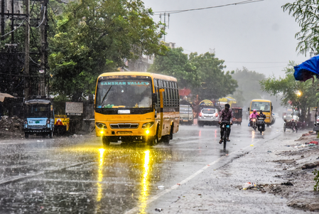 एनसीआर में मानसून ने पकड़ी रफ्तार, 21 और 22 जुलाई को भारी बारिश और तेज हवाओं का येलो अलर्ट एनसीआर में मानसून ने पकड़ी रफ्तार, 21 और 22 जुलाई को भारी बारिश और तेज हवाओं का येलो अलर्ट