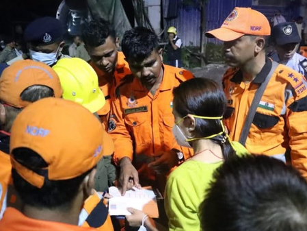 एनएचपीसी सुरंग हादसाः पीएम मोदी ने सिक्किम के सीएम से बात की, बचाव अभियान में हर संभव मदद का भरोसा दिलाया एनएचपीसी सुरंग हादसाः पीएम मोदी ने सिक्किम के सीएम से बात की, बचाव अभियान में हर संभव मदद का भरोसा दिलाया