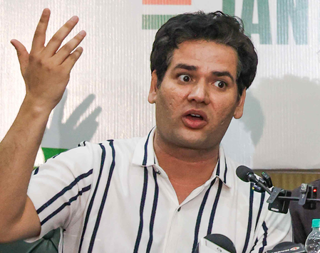 कॉकरोच जनता पार्टी ने विजेता दहिया को प्रवक्ता पद से हटाया, वीडियो वायरल होने के बाद एक्शन कॉकरोच जनता पार्टी ने विजेता दहिया को प्रवक्ता पद से हटाया, वीडियो वायरल होने के बाद एक्शन