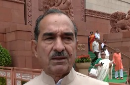 छात्र आंदोलन पर भाजपा का कांग्रेस पर हमला, कहा- विरोध को दिया गया राजनीतिक रंग छात्र आंदोलन पर भाजपा का कांग्रेस पर हमला, कहा- विरोध को दिया गया राजनीतिक रंग