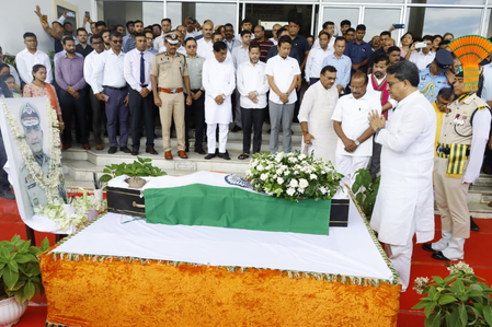 डीजीपी अनुराग के निधन से त्रिपुरा ने ईमानदार और कर्तव्यनिष्ठ पुलिस अधिकारी खोया सीएम माणिक साहा डीजीपी अनुराग के निधन से त्रिपुरा ने ईमानदार और कर्तव्यनिष्ठ पुलिस अधिकारी खोया सीएम माणिक साहा