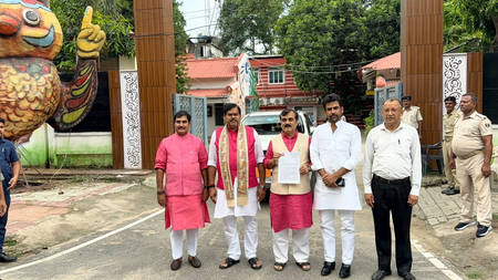 बांकीपुर उपचुनाव भाजपा ने चुनाव आयोग से की शिकायत, प्रशांत किशोर पर चुनावी खर्च सीमा उल्लंघन का आरोप बांकीपुर उपचुनाव भाजपा ने चुनाव आयोग से की शिकायत, प्रशांत किशोर पर चुनावी खर्च सीमा उल्लंघन का आरोप