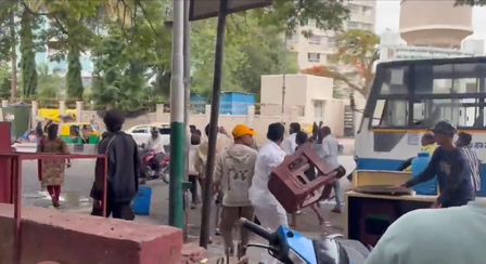 कर्नाटक भाजपा ने जीबीए अधिकारियों पर हमले के बाद सरकार की चुप्पी पर उठाए सवाल कर्नाटक भाजपा ने जीबीए अधिकारियों पर हमले के बाद सरकार की चुप्पी पर उठाए सवाल