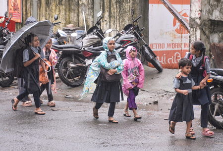 गुजरात के कई जिलों में बारिश का रेड अलर्ट, मौसम विभाग ने मछुआरों को समुद्र में न जाने की सलाह दी गुजरात के कई जिलों में बारिश का रेड अलर्ट, मौसम विभाग ने मछुआरों को समुद्र में न जाने की सलाह दी