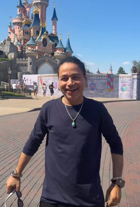 Kailash Kher finds childhood joy in Paris, says ‘the greatest journey is rediscovering the child within’ Kailash Kher finds childhood joy in Paris, says ‘the greatest journey is rediscovering the child within’
