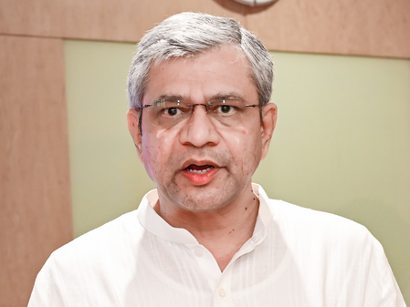 सरकार ने अश्लील सामग्री पर जीरो टॉलरेंस नीति के तहत 50 ओटीट ऐप्स ब्लॉक किए सरकार ने अश्लील सामग्री पर जीरो टॉलरेंस नीति के तहत 50 ओटीट ऐप्स ब्लॉक किए