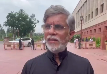 कांग्रेस सांसदों ने सरकार पर कसा तंज, कहा-आंदोलन को बलपूर्वक दबाने में जुटी सरकार कांग्रेस सांसदों ने सरकार पर कसा तंज, कहा-आंदोलन को बलपूर्वक दबाने में जुटी सरकार