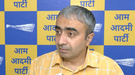 नीट पेपर लीक मामले में अनुराग ढांडा ने धर्मेंद्र प्रधान के इस्तीफे की मांग दोहराई नीट पेपर लीक मामले में अनुराग ढांडा ने धर्मेंद्र प्रधान के इस्तीफे की मांग दोहराई
