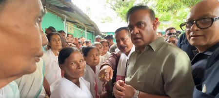 असम में बाढ़ मुख्यमंत्री सरमा बोले- कई गांव पूरी तरह से संपर्क से बाहर, हजारों लोग फंसे हुए असम में बाढ़ मुख्यमंत्री सरमा बोले- कई गांव पूरी तरह से संपर्क से बाहर, हजारों लोग फंसे हुए