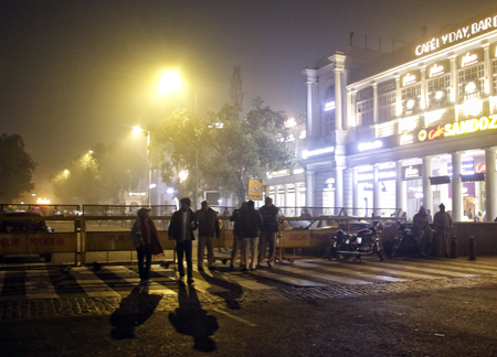 दिल्ली कनॉट प्लेस की सभी दुकानें, दफ्तर और रेस्तरां शाम साढ़े छह बजे तक बंद करने के निर्देश, सुरक्षा कारणों से लिया गया फैसला दिल्ली कनॉट प्लेस की सभी दुकानें, दफ्तर और रेस्तरां शाम साढ़े छह बजे तक बंद करने के निर्देश, सुरक्षा कारणों से लिया गया फैसला