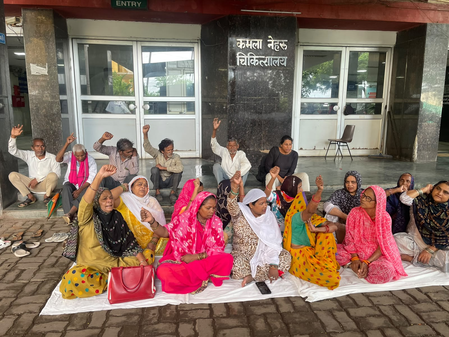 भोपाल में गैस पीड़ितों का धरना, सुविधाओं में कटौती के विरोध में किया प्रदर्शन भोपाल में गैस पीड़ितों का धरना, सुविधाओं में कटौती के विरोध में किया प्रदर्शन
