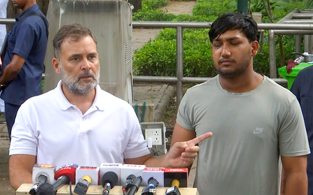 सरकार छात्रों को डराना-धमकाना और मारना बंद करे, पेपर लीक प्रदर्शन पर राहुल गांधी का केंद्र पर हमला सरकार छात्रों को डराना-धमकाना और मारना बंद करे, पेपर लीक प्रदर्शन पर राहुल गांधी का केंद्र पर हमला