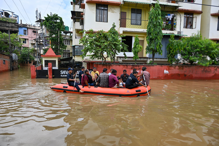 असम में बाढ़ से 10.6 लाख से अधिक लोग प्रभावित, राहत और बचाव कार्य युद्धस्तर पर जारी सीएम सरमा असम में बाढ़ से 10.6 लाख से अधिक लोग प्रभावित, राहत और बचाव कार्य युद्धस्तर पर जारी सीएम सरमा