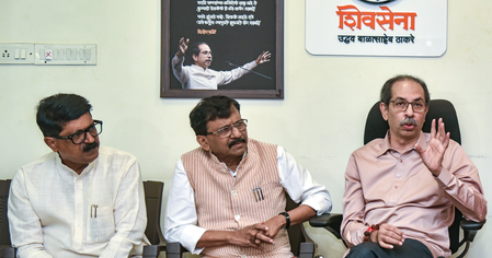 पीएम मोदी का बयान पेपर लीक पर महज एक पट्टी, 12 सालों में सिर्फ वादे और चुप्पी मिली शिवसेना (यूबीटी) पीएम मोदी का बयान पेपर लीक पर महज एक पट्टी, 12 सालों में सिर्फ वादे और चुप्पी मिली शिवसेना (यूबीटी)