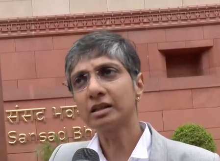 विपक्ष ने सरकार पर छात्रों के साथ गलत व्यवहार और भविष्य खराब करने का लगाया आरोप विपक्ष ने सरकार पर छात्रों के साथ गलत व्यवहार और भविष्य खराब करने का लगाया आरोप