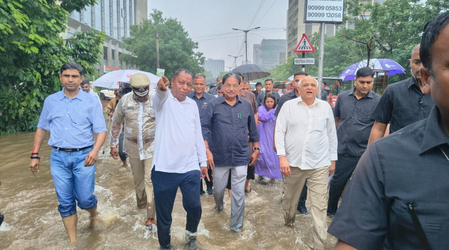 गुजरात सीएम भूपेंद्र पटेल ने भारी बारिश से प्रभावित बोपल इलाके में राहत कार्य तेज करने के दिए निर्देश गुजरात सीएम भूपेंद्र पटेल ने भारी बारिश से प्रभावित बोपल इलाके में राहत कार्य तेज करने के दिए निर्देश