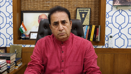 मोदी सरकार में पहला इस्तीफा, छात्रों की ताकत के सामने झुकना पड़ा अनिल देशमुख मोदी सरकार में पहला इस्तीफा, छात्रों की ताकत के सामने झुकना पड़ा अनिल देशमुख