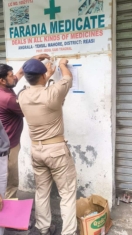 रियासी पुलिस का एक्शन, सीमा पार से आतंकी गतिविधियां संचालित करने वाले वांटेड हैंडलर के खिलाफ उद्घोषणा जारी रियासी पुलिस का एक्शन, सीमा पार से आतंकी गतिविधियां संचालित करने वाले वांटेड हैंडलर के खिलाफ उद्घोषणा जारी