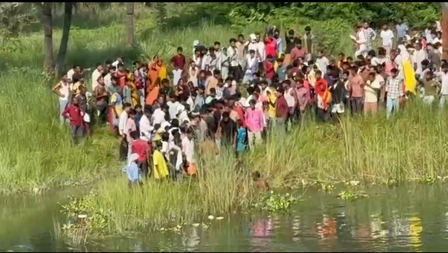 बिहार मुजफ्फरपुर में नदी में नहाने गए तीन किशोरों की डूबने से मौत, एक ने तैरकर बचाई जान बिहार मुजफ्फरपुर में नदी में नहाने गए तीन किशोरों की डूबने से मौत, एक ने तैरकर बचाई जान