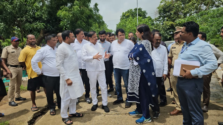 पालघर में बाढ़ राहत अभियान तेज, 19 हजार से अधिक प्रभावित घरों का सर्वे पूरा, पीड़ित परिवारों को आर्थिक सहायता जारी पालघर में बाढ़ राहत अभियान तेज, 19 हजार से अधिक प्रभावित घरों का सर्वे पूरा, पीड़ित परिवारों को आर्थिक सहायता जारी