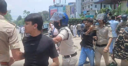 बिहार भागलपुर में प्रदर्शन के दौरान बवाल मामले में 155 उपद्रवियों की तस्वीरें जारी, गिरफ्तारी के लिए पुलिस ने कार्रवाई तेज की बिहार भागलपुर में प्रदर्शन के दौरान बवाल मामले में 155 उपद्रवियों की तस्वीरें जारी, गिरफ्तारी के लिए पुलिस ने कार्रवाई तेज की