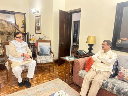 महेंद्र नाथ पांडेय ने धर्मेंद्र प्रधान से की मुलाकात, कहा- पद नहीं, आचरण से बड़े नेता हैं महेंद्र नाथ पांडेय ने धर्मेंद्र प्रधान से की मुलाकात, कहा- पद नहीं, आचरण से बड़े नेता हैं