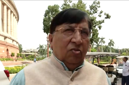 एनडीए सांसदों ने नंदन नीलेकणि की अगुवाई में टास्क फोर्स का किया स्वागत, कहा- तकनीक से पारदर्शी बनेगी परीक्षा प्रणाली एनडीए सांसदों ने नंदन नीलेकणि की अगुवाई में टास्क फोर्स का किया स्वागत, कहा- तकनीक से पारदर्शी बनेगी परीक्षा प्रणाली