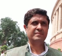 इंडी गठबंधन सांसदों का प्रह्लाद जोशी पर तंज, कहा- अपनी गलती स्वीकार कर माफी मांगें शिक्षा मंत्री