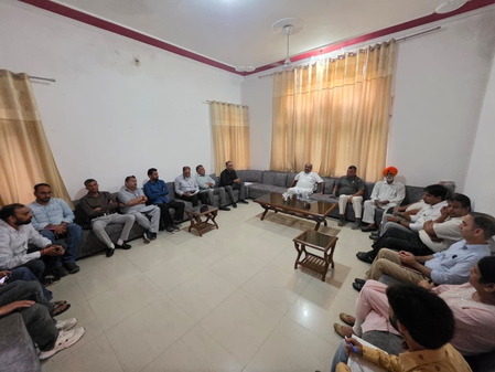 जम्मू-कश्मीर भारी बारिश के बाद हालात की समीक्षा में जुटे उपमुख्यमंत्री सुरिंदर चौधरी, अधिकारियों संग की बैठक जम्मू-कश्मीर भारी बारिश के बाद हालात की समीक्षा में जुटे उपमुख्यमंत्री सुरिंदर चौधरी, अधिकारियों संग की बैठक