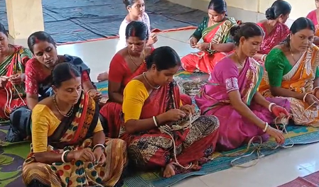 त्रिपुरा जूट बैग बनाकर आत्मनिर्भरता का सफर, एसएचजी सदस्यों को लखपति दीदी बनाने की ट्रेनिंग त्रिपुरा जूट बैग बनाकर आत्मनिर्भरता का सफर, एसएचजी सदस्यों को लखपति दीदी बनाने की ट्रेनिंग