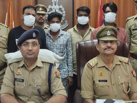 ग्रेटर नोएडा नॉलेज पार्क पुलिस का एक्शन, 15 लाख रुपए की ड्रग्स के साथ चार तस्कर गिरफ्तार ग्रेटर नोएडा नॉलेज पार्क पुलिस का एक्शन, 15 लाख रुपए की ड्रग्स के साथ चार तस्कर गिरफ्तार