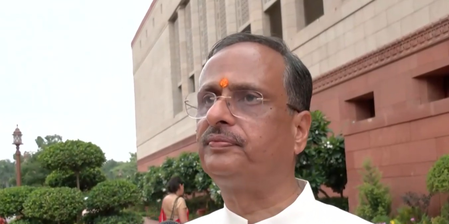 साधु वेश में संसद पहुंचे पप्पू यादव, भाजपा ने बताया संत परंपरा का अपमान साधु वेश में संसद पहुंचे पप्पू यादव, भाजपा ने बताया संत परंपरा का अपमान