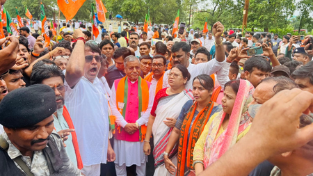 झारखंडः जामताड़ा में प्रसूता एवं नवजात की मौत और आंदोलनकारियों पर एफआईआर के विरोध में भाजपा का प्रदर्शन झारखंडः जामताड़ा में प्रसूता एवं नवजात की मौत और आंदोलनकारियों पर एफआईआर के विरोध में भाजपा का प्रदर्शन