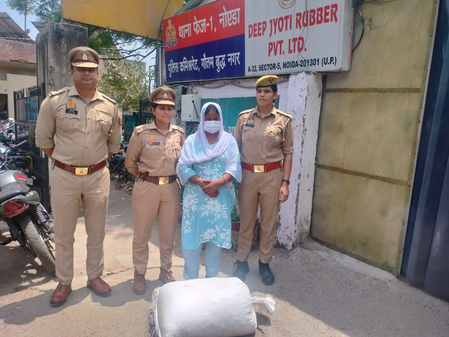 पुलिस कस्टडी में बड़ा खुलासा, महिला गांजा तस्कर की निशानदेही पर 21.2 किलो गांजा बरामद पुलिस कस्टडी में बड़ा खुलासा, महिला गांजा तस्कर की निशानदेही पर 21.2 किलो गांजा बरामद