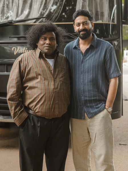 Yogi Babu comes onboard the unit of Saiju Kurup's Malayalam film 'Harivarasanam' Yogi Babu comes onboard the unit of Saiju Kurup's Malayalam film 'Harivarasanam'