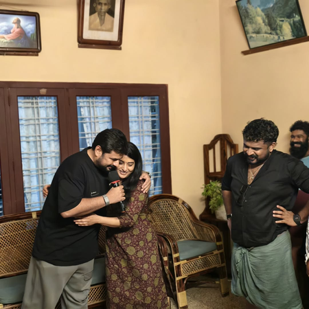 Meera Jasmine wraps up her portions in Mohanlal's 'Athimanoharam' Meera Jasmine wraps up her portions in Mohanlal's 'Athimanoharam'