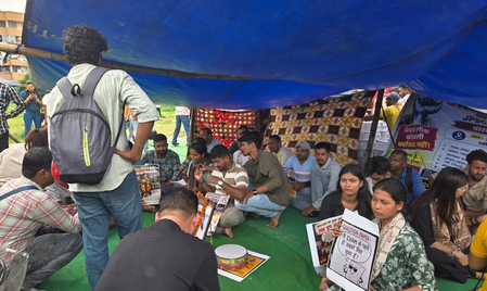 जेपीएससी विवाद पर रांची में छात्रों का सत्याग्रह नौवें दिन भी जारी, छात्र नेता देवेंद्र नाथ महतो भूख हड़ताल पर बैठे जेपीएससी विवाद पर रांची में छात्रों का सत्याग्रह नौवें दिन भी जारी, छात्र नेता देवेंद्र नाथ महतो भूख हड़ताल पर बैठे