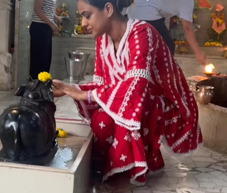Nia Sharma offers prayers on first Monday of Sawan, seeks Lord Shiva's blessings