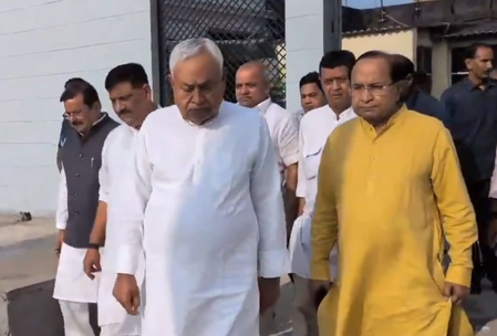 संसद कार्यवाही के बाद जदयू कार्यालय पहुंचे नीतीश कुमार, बोले- पार्टी की ताकत समर्पित कार्यकर्ता संसद कार्यवाही के बाद जदयू कार्यालय पहुंचे नीतीश कुमार, बोले- पार्टी की ताकत समर्पित कार्यकर्ता