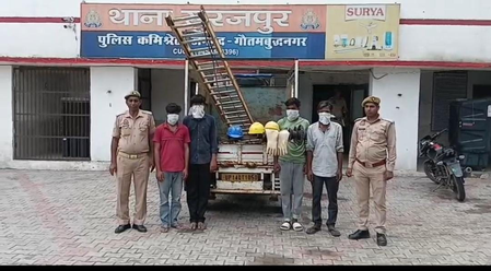 एनपीसीएल के बिजली पोल से लोहे की एंगल चोरी का खुलासा, पुलिस ने चार शातिर चोरों को दबोचा एनपीसीएल के बिजली पोल से लोहे की एंगल चोरी का खुलासा, पुलिस ने चार शातिर चोरों को दबोचा