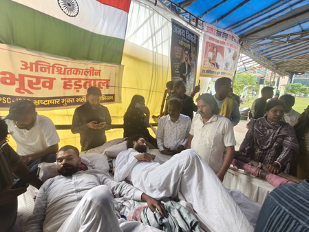 झारखंडः सरकार से वार्ता के लिए छात्रों ने 11 सदस्यीय प्रतिनिधिमंडल घोषित किया, दो पत्रकार और एक अधिवक्ता भी शामिल झारखंडः सरकार से वार्ता के लिए छात्रों ने 11 सदस्यीय प्रतिनिधिमंडल घोषित किया, दो पत्रकार और एक अधिवक्ता भी शामिल