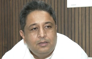 विपक्ष की मकर द्वार राजनीति से संसद बाधित, चर्चा के बजाय बाहर प्रदर्शन कर रहे  आरएलडी सांसद चंदन चौहान