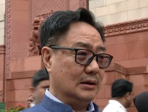 सदन का वॉकआउट करके कांग्रेस खुद को पहुंचा रही नुकसान, सरकार चर्चा के लिए तैयार किरेन रिजिजू सदन का वॉकआउट करके कांग्रेस खुद को पहुंचा रही नुकसान, सरकार चर्चा के लिए तैयार किरेन रिजिजू