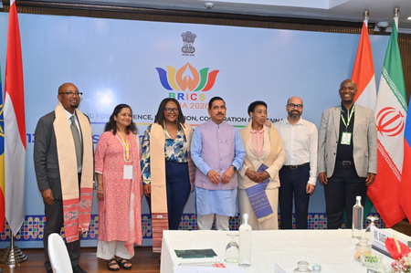 प्रह्लाद जोशी की दक्षिण अफ्रीका के शिक्षा मंत्रियों से मुलाकात, शिक्षा साझेदारी मजबूत करने पर चर्चा प्रह्लाद जोशी की दक्षिण अफ्रीका के शिक्षा मंत्रियों से मुलाकात, शिक्षा साझेदारी मजबूत करने पर चर्चा