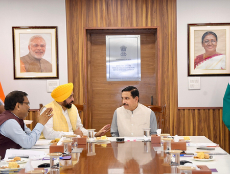 पंजाब की मंडियों से 20 सितंबर तक 18 लाख मीट्रिक टन पुराना अनाज उठाएगा केंद्र सीएम भगवंत मान पंजाब की मंडियों से 20 सितंबर तक 18 लाख मीट्रिक टन पुराना अनाज उठाएगा केंद्र सीएम भगवंत मान