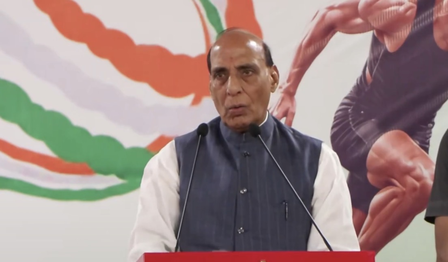 हमने पाकिस्तान में बैठे आतंकियों और उनके सरपरस्तों को नेस्तनाबूत कियाः राजनाथ सिंह हमने पाकिस्तान में बैठे आतंकियों और उनके सरपरस्तों को नेस्तनाबूत कियाः राजनाथ सिंह